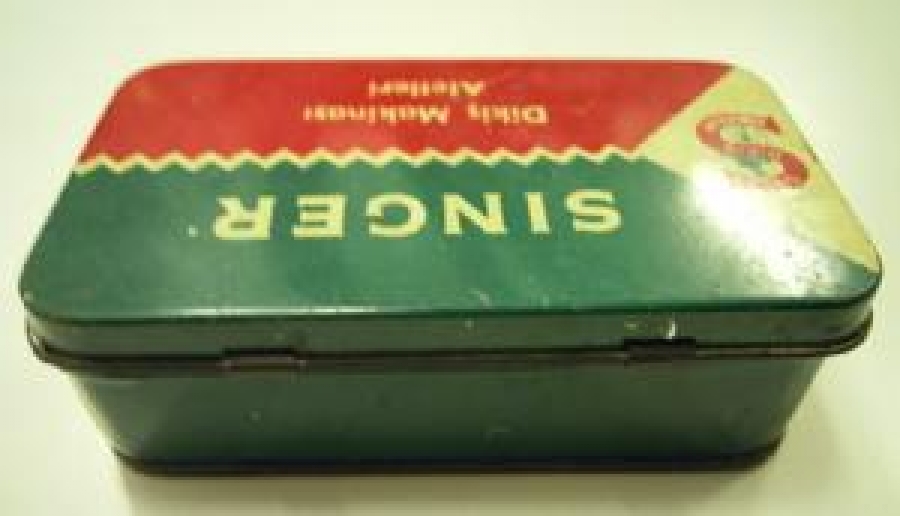 SINGER DİKİŞ MAKİNASI ALETLERİ TENEKE KUTU