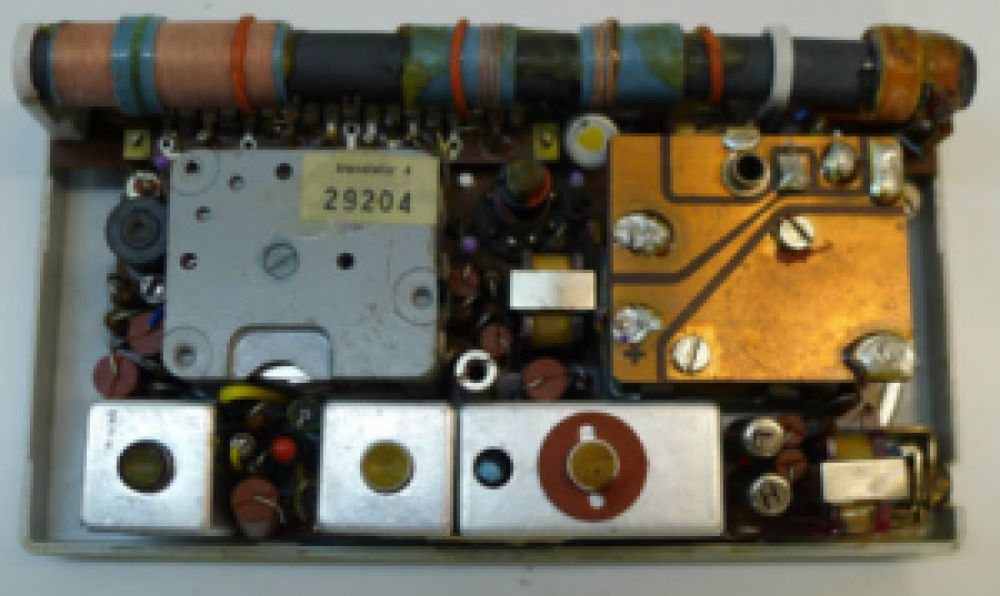  BRAUN TP 1 1950 MODEL RADYO PİKAP PORTEYBIL 6 VOLT KOLEKSİYON