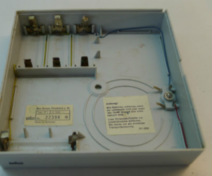  BRAUN TP 1 1950 MODEL RADYO PİKAP PORTEYBIL 6 VOLT KOLEKSİYON