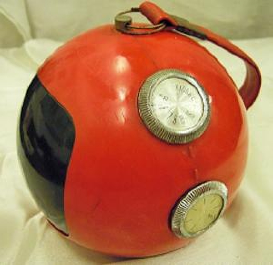  MEGATONE AM LİGHT UP RADIO  BRITISH DESIGN REG.NO. 962729 HONG KONG PİLLİ KÜRE RADYO 