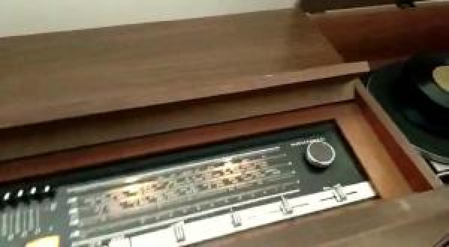 GRUNDIG ROSSINI AUDIOPRISMA 6 STEREO KARBON HOPERLER SİSTEMLİ MÜZİK SETİ RADYO PİKAP 1973 