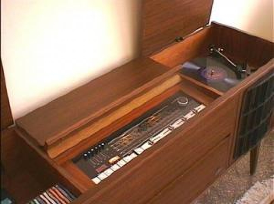 GRUNDIG ROSSINI AUDIOPRISMA 6 STEREO KARBON HOPERLER SİSTEMLİ MÜZİK SETİ RADYO PİKAP 1973 