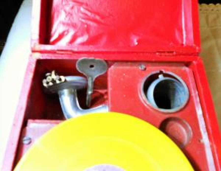 1930 TAŞINABİLİR KIRMIZI AHŞAP KASA PİKNİK GRAMOFON SORUNSUZ MEKANİK PİKAP 