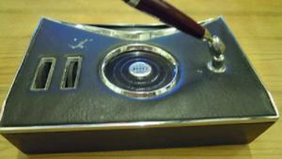 MASA ÜZERİ KALEMLİ RADYO POSS TRADE MARK REG. U.S. PARTT. OFF.ISSUED. 