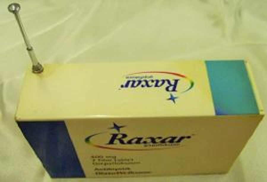RAXAR ANTİBİYOTİK İLAÇ KUTUSU ŞEKLİNDE PİLLİ RADYO 