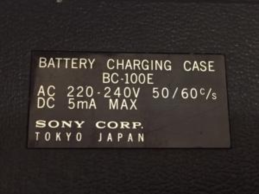 SONY CORPORATİON -100 İNTEGRATED CIRCUIT + 3 TRANSISTOR SONY CORP TOKYO TASCHEN RADYO