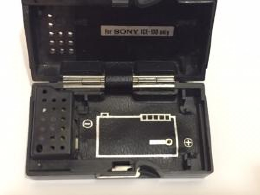 SONY CORPORATİON -100 İNTEGRATED CIRCUIT + 3 TRANSISTOR SONY CORP TOKYO TASCHEN RADYO