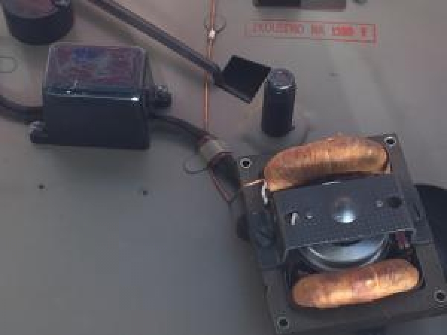 SUPRAPHON DEC PİKAP 33,45,78 DEVİR 220 VOLT DÖNERLİ ÇİFT İĞNE DEK KAHVERENGİ BAKALİT KOL