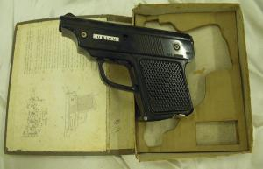 UNION GUN RADYO MODEL TRL-200 KUTUSUNDA PİLLİ RADYO PAT 157052 KOLEKSİYON 