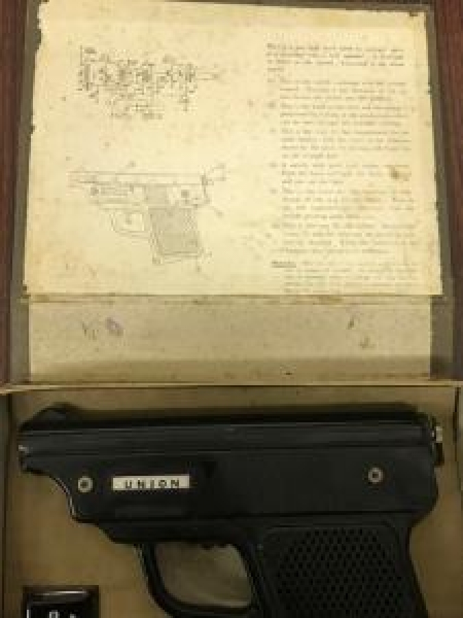 UNION GUN RADYO MODEL TRL-200 KUTUSUNDA PİLLİ RADYO PAT 157052 KOLEKSİYON 