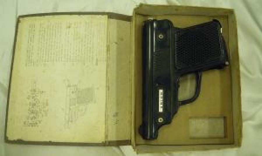 UNION GUN RADYO MODEL TRL-200 KUTUSUNDA PİLLİ RADYO PAT 157052 KOLEKSİYON 