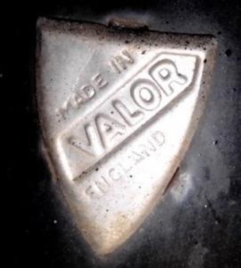 VALOR METAL DIŞI  EMAYE KAPLAMA GAZ YAGLI İLE CALIŞAN TAŞINABİLİR BORUSUZ SOBA SADECE GÖRSEL OLARAK KULLANILIR ISITMA YAPMAZ