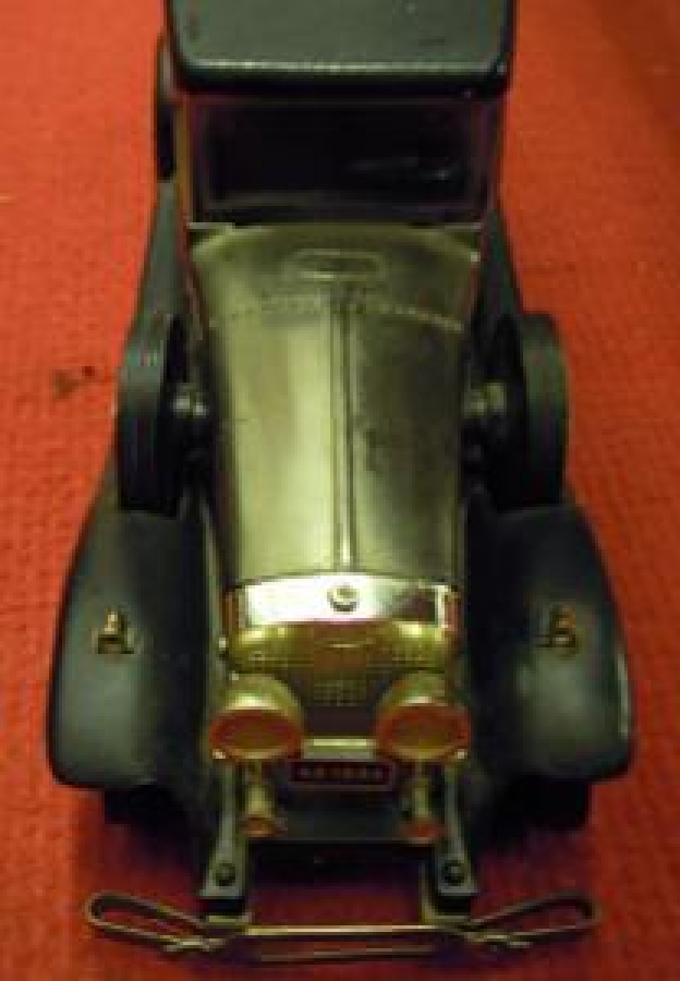 1970 BATTERY AD 1928 LİNCOLN RADIO TEK DALGA YANDA DURAN ISTEPNELERİNDE İSTASYON SES AYARI YAPILMAKTA OTOMOBİL RADYO