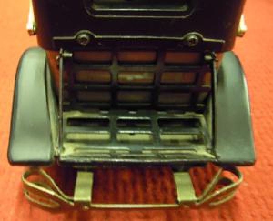 1970 BATTERY AD 1928 LİNCOLN RADIO TEK DALGA YANDA DURAN ISTEPNELERİNDE İSTASYON SES AYARI YAPILMAKTA OTOMOBİL RADYO