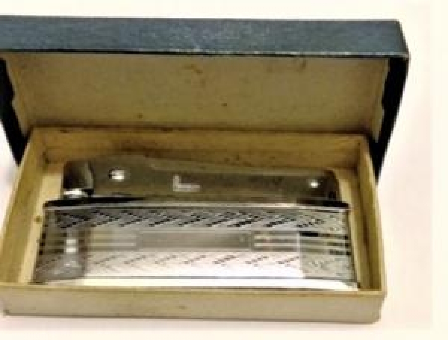 ALARKO YAZILI BENZİNLİ TAŞLI KUTUSUNDA PENGUIN ÇAKMAK  