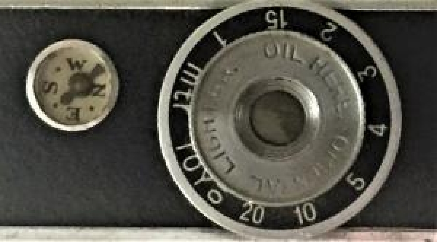 FOTOĞRAF MAKİNASİ ŞEKLİNDE AYAKLI MEKANİK ÇAKMAK PUSULALI NADİR MODEL