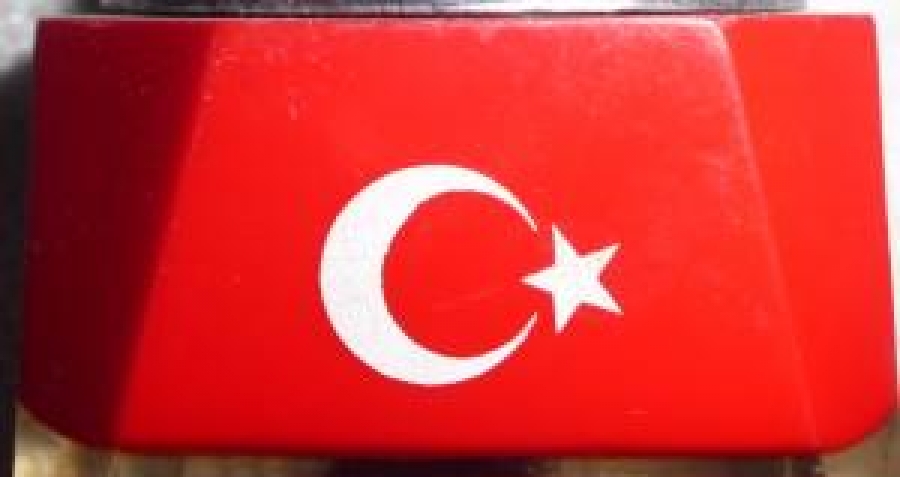 İÇERİSİNDE ATATÜRK BÜSTÜ OLAN TAŞLI GAZLI MASA ÇAKMAĞI 