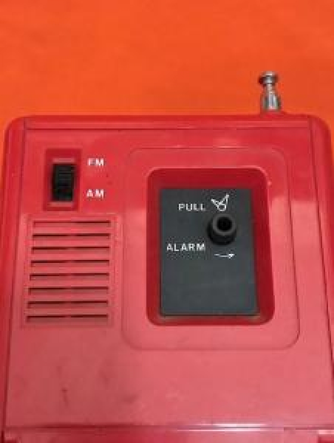 SAAT RADYO ALARM KÜP KIRMIZI 2 DALGA PİLLİ RADYO 