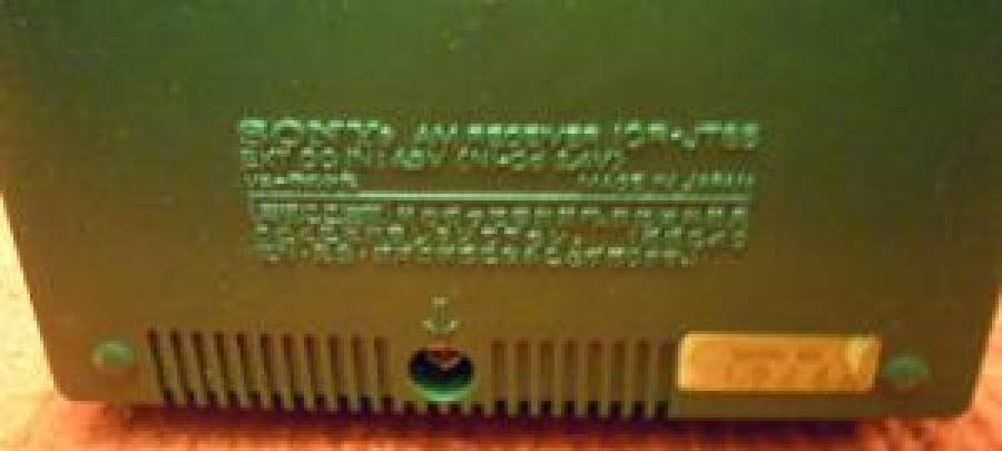 SONY SOLAR PC CHG RADYO BİLGİSAYAR ŞEKLİNDE GÜNEŞ ENERJİLİ RADYO 