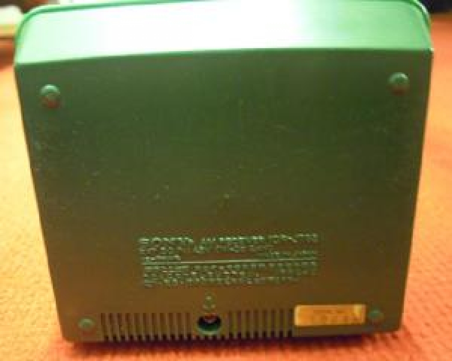 SONY SOLAR PC CHG RADYO BİLGİSAYAR ŞEKLİNDE GÜNEŞ ENERJİLİ RADYO 