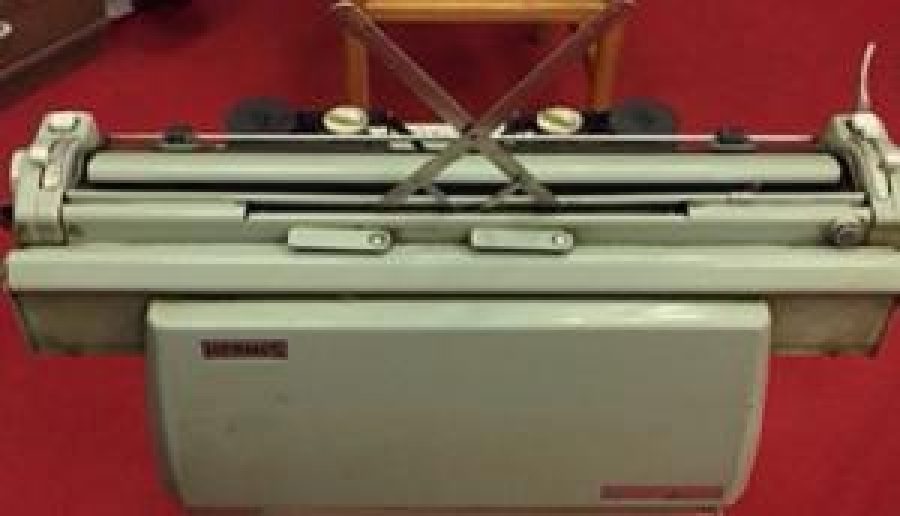 ALMAN MEKANİK BÜYÜK ŞARYO DAKTİLO F KLAVYE 