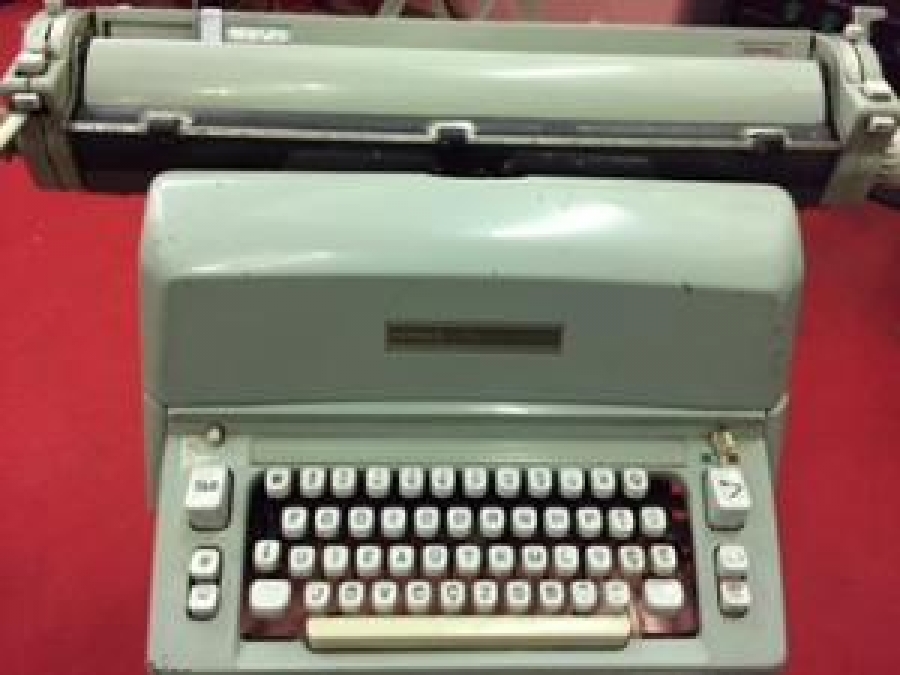 ALMAN MEKANİK BÜYÜK ŞARYO DAKTİLO F KLAVYE 