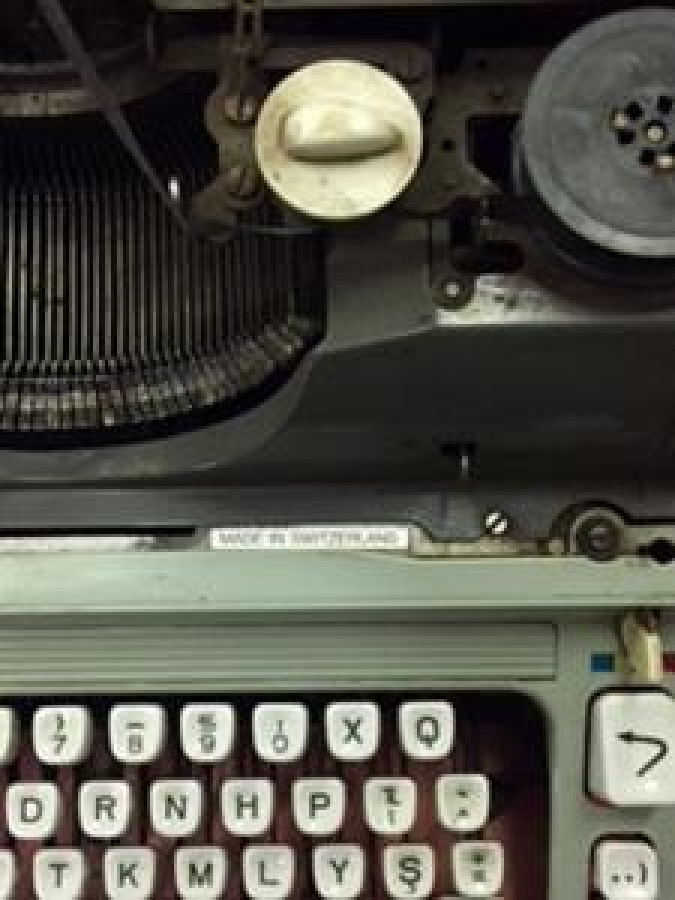 ALMAN MEKANİK BÜYÜK ŞARYO DAKTİLO F KLAVYE 