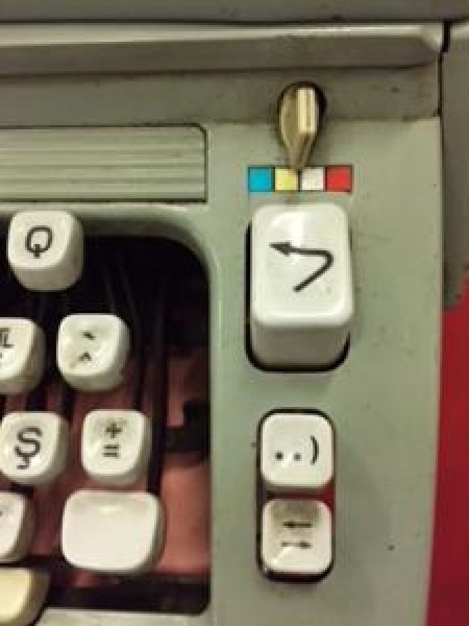 ALMAN MEKANİK BÜYÜK ŞARYO DAKTİLO F KLAVYE 