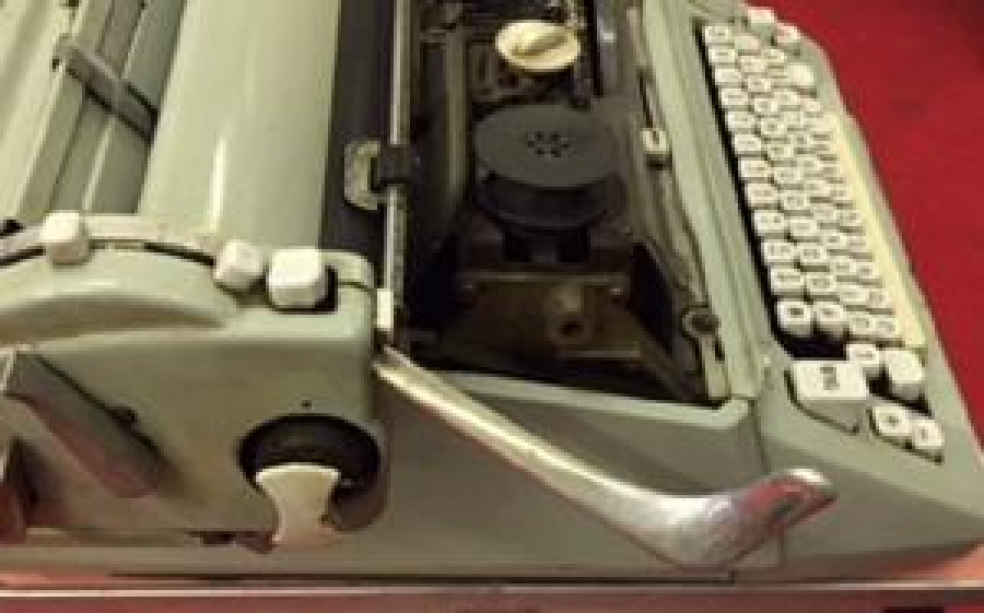 ALMAN MEKANİK BÜYÜK ŞARYO DAKTİLO F KLAVYE 