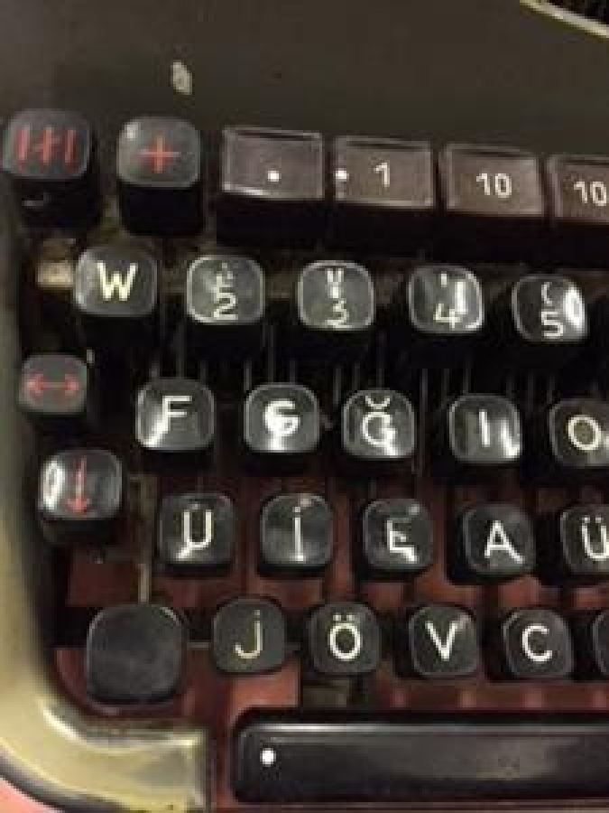 ALMAN MEKANİK METAL DAKTİLO F KLAVYE SORUNSUZ FAAL 