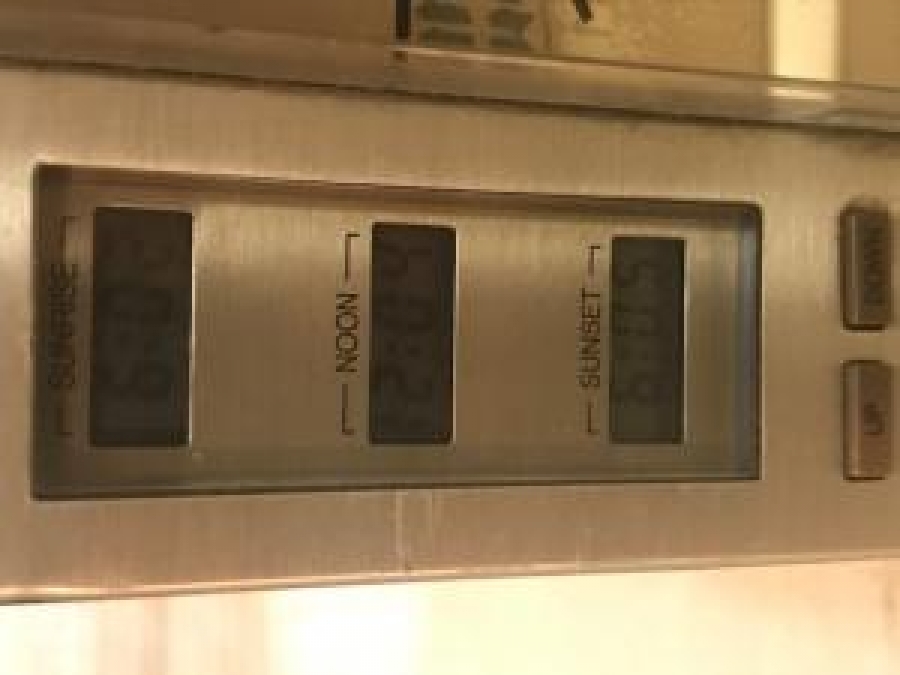 BEŞ VAKİT EZANLI UYARMALI SESLİ NAMAZ SAATİ DÜNYA SAAT KIBLE GÖSTERGELİ 