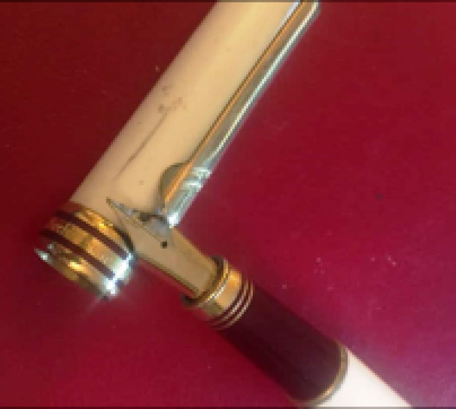 BEYAZ POMPALI MÜREKKEPLİ DOLMA KALEM