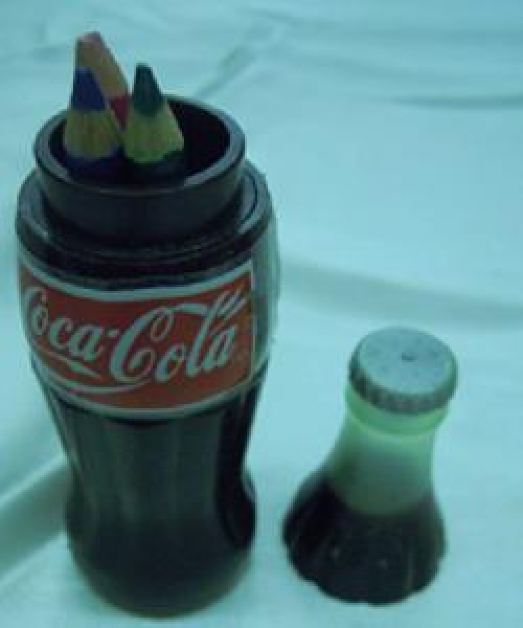 COCA COLA KALEM KUTU KASADA 6 ADET KOLA İÇLERİNDE KALEM 