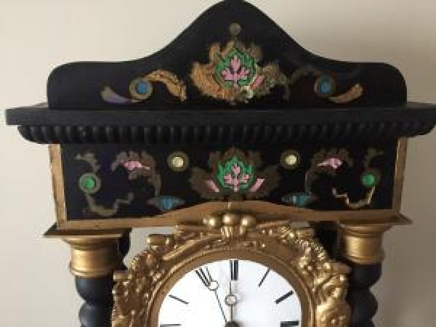 1800 SARKACLI CİFT AHŞAP KAİDELİ ORJİNAL HEYKELLİ ŞÖNİNE SAAT SORUNSUZ ORJİNAL 