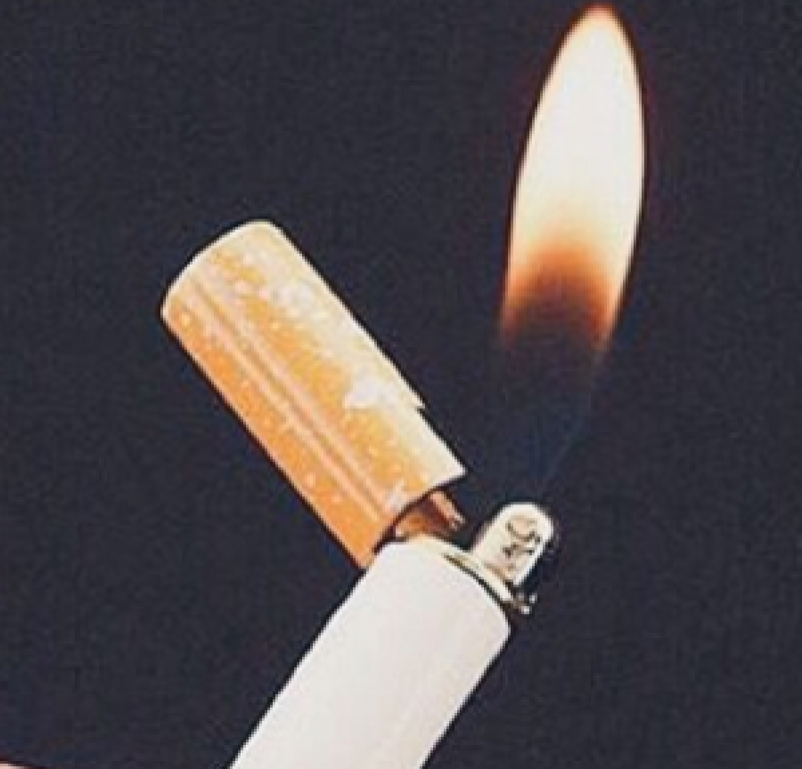 SİGARA ÇAKMAK GAZLI VE ÇARKLI ÇAKMAK TAŞLI HAMA MARKA SİGARA PAKETİ İCERSİNDE TAŞINAN ÇAKMAK