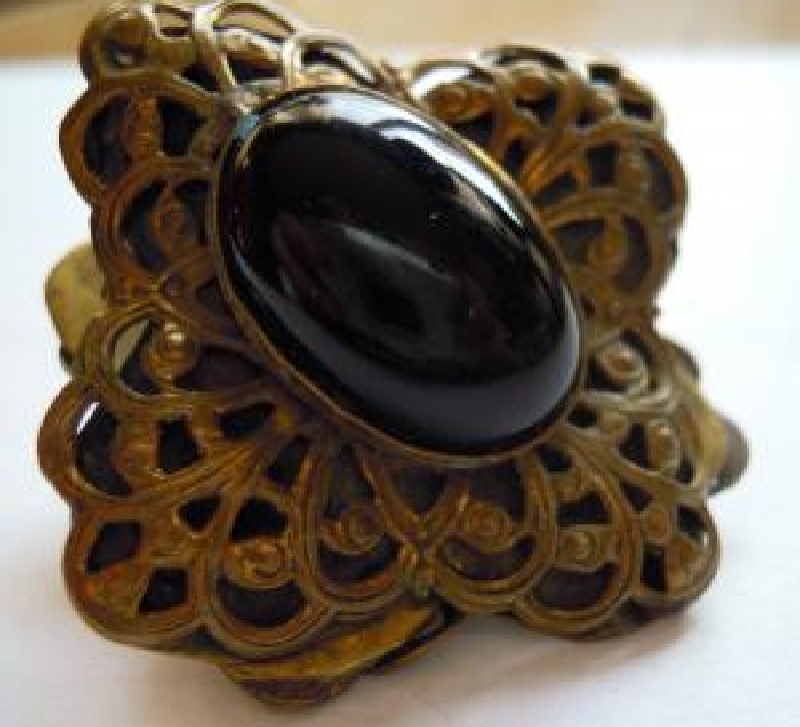 OSMANLI TAMAMI EL TESTERE KESİM SARI METALDEN TASARLANMIŞ İRİ OLTU TAŞLI KİŞİYE ÖZEL TASARIM EL İŞİ CİFT KÜPE