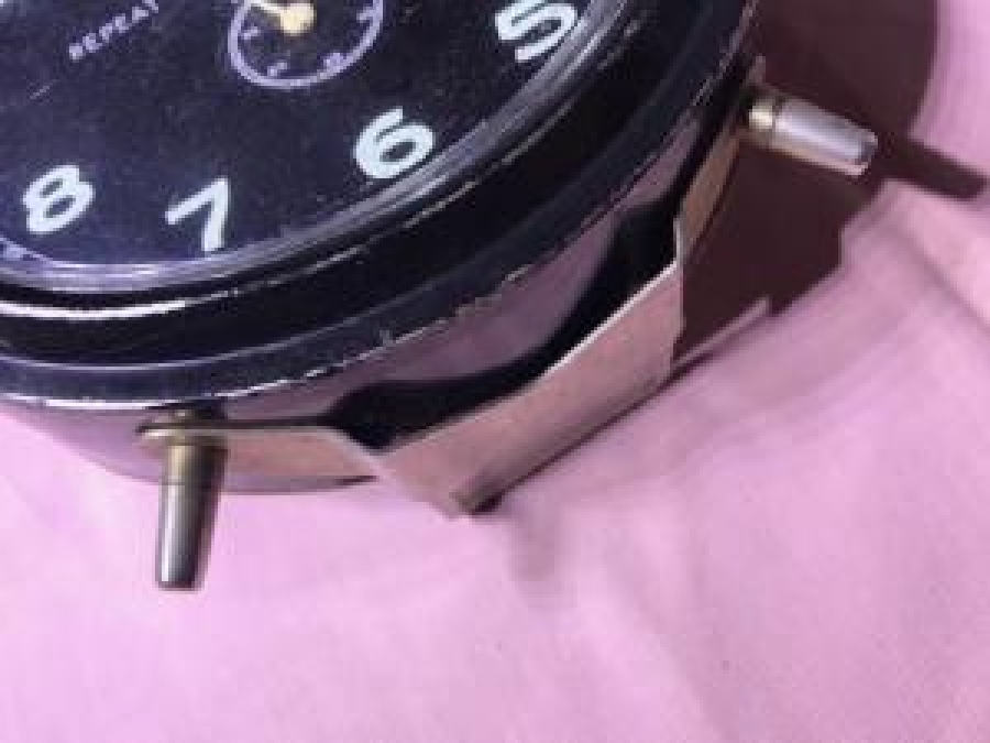 PETER ALMAN MALI ALARMLI MASA USTU KURMALI SAAT 