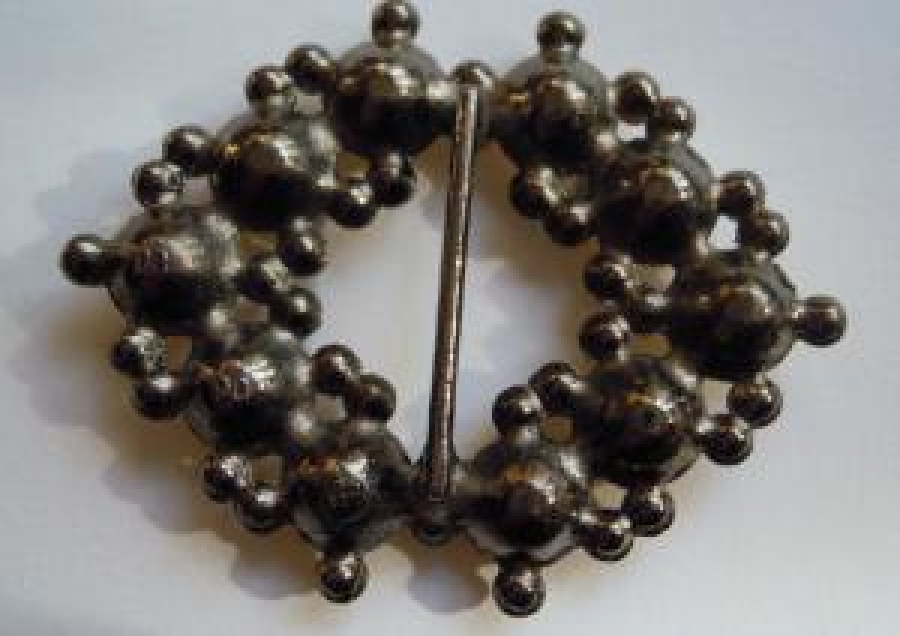 TAŞLI BROŞ METAL DÖKÜM ÜZERİNE MIHLANMIŞ