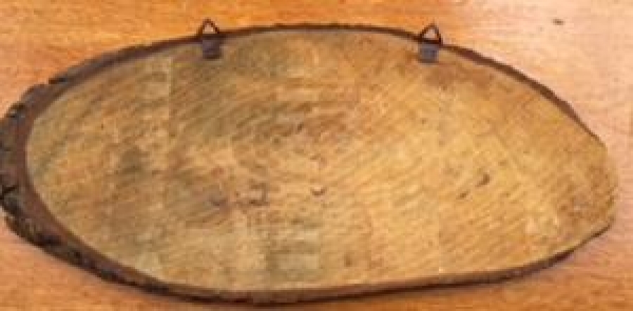 AHŞAP ÜZERİNE YAPIŞTIRILMIŞ  KAĞIT ÜZERİNE ÇALIŞMA İMZALI 