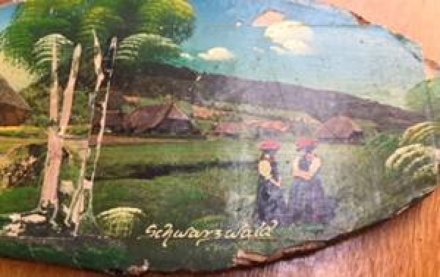 AHŞAP ÜZERİNE YAPIŞTIRILMIŞ  KAĞIT ÜZERİNE ÇALIŞMA İMZALI 