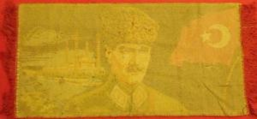 MUSTAFA KEMAL ATATÜRK ÜN RESMİ İŞLENMİŞ CANLI RENKLERDE DUVAR HALISI