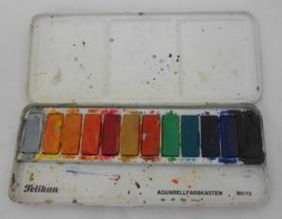 PELİKAN ÜZERİ SİRK FİGÜRLÜ RESİMLİ KAPAKLI TENEKE KUTUSUNDA SULUBOYA 