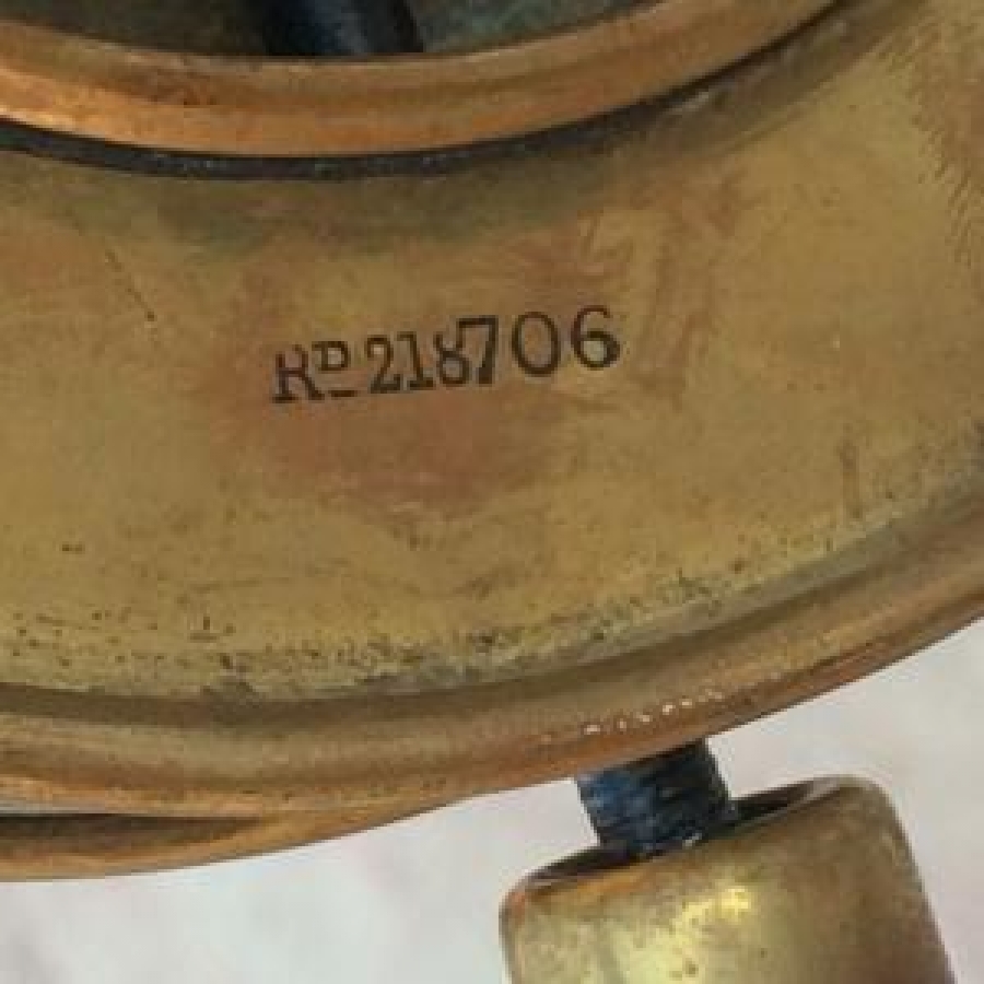 TEK KİŞİLİK PİRİNÇ VE DÖKÜM KARYOLA ÜZERİNDE SERİ NO VARDIR SAYILI ÜERETİM METAL KISIMLAR BEYAZ BOYANMIŞ