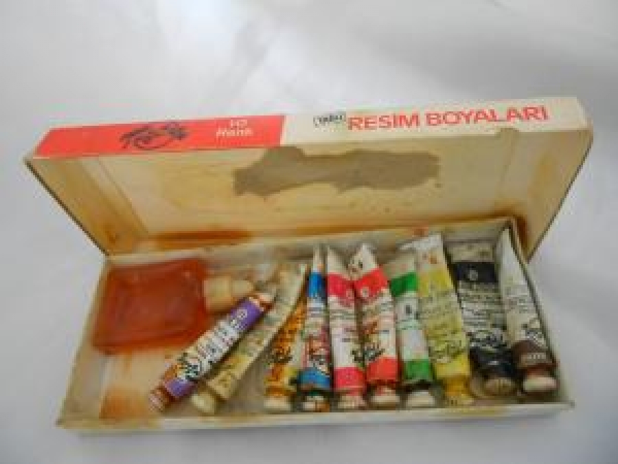 TURCAN MARKA KUTUSUNDA KULLANILMIŞ YAĞLI BOYA