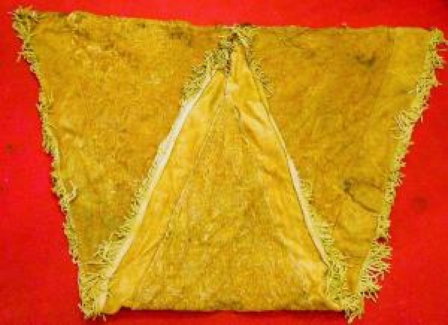 ÜÇKEN KESİM TEK KANATn ATLAS  KADİFE PENCERE PERDESİ 1930 YILLAR 