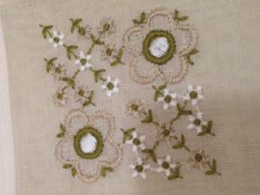 2 ADET ORJİNAL KUTUSUNDA NAKIŞ İŞLEMELİ MENDİL 