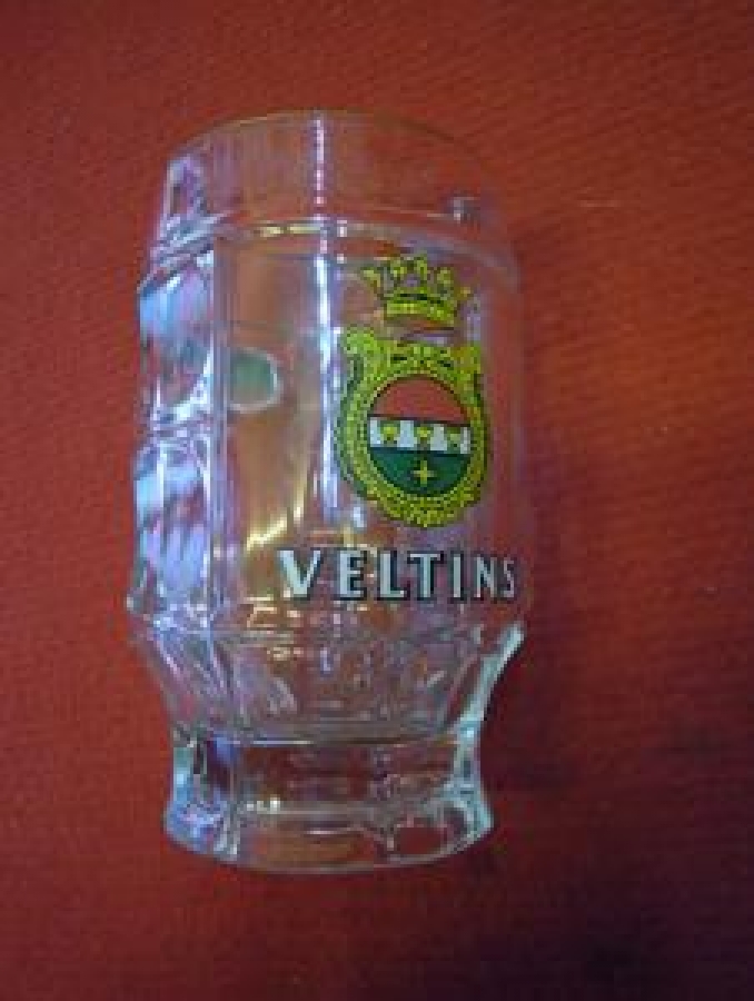 VELTINS BİRA KULPLU KALIN CAMDAN ÜZERİ REKLAMLI KUPA BARDAK