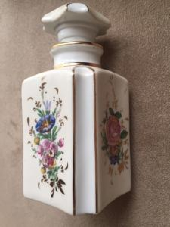 FRANSIZ PORSELEN KAPAKLI EL İŞİ PARFÜM ŞİŞESİ 