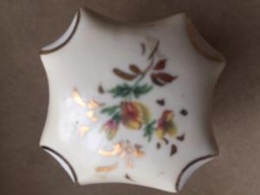 FRANSIZ PORSELEN KAPAKLI EL İŞİ PARFÜM ŞİŞESİ 