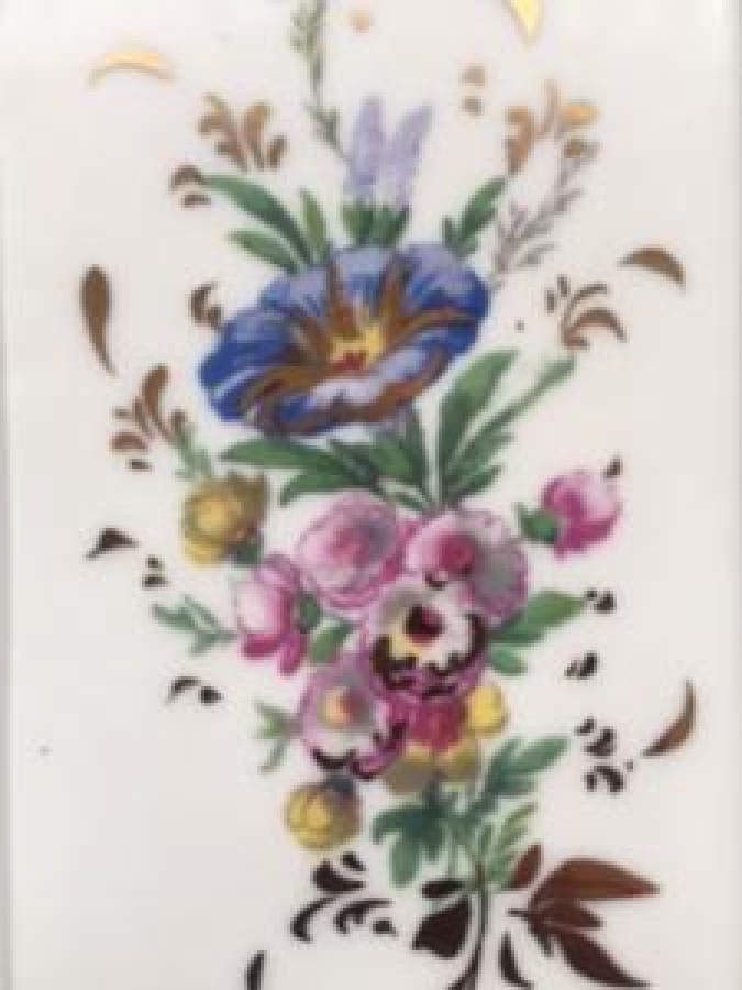 FRANSIZ PORSELEN KAPAKLI EL İŞİ PARFÜM ŞİŞESİ 